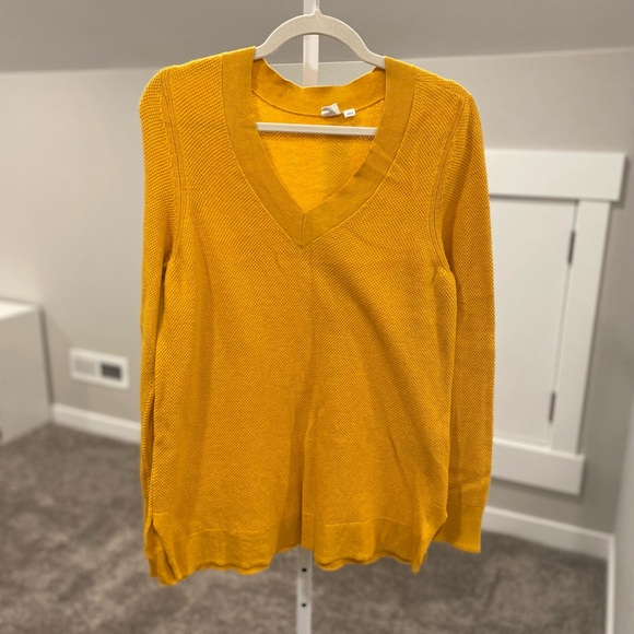GAP Sweaters - GAP Waffle Thermal Thin V Neck Fall Sweater